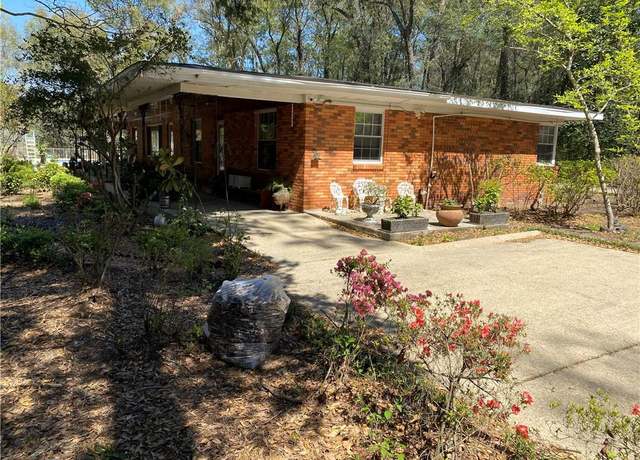 Property at 211 Magnolia Ave, Satsuma, AL 36572, 4 beds, 2.5 baths