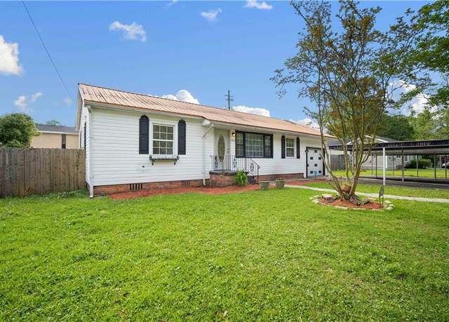 Property at 1463 Fairfield St, Mobile, AL 36606, 3 beds, 2.5 baths
