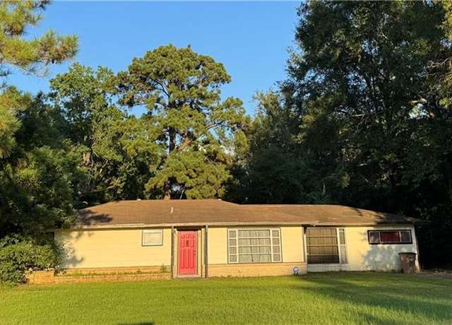 Property at 2401 E Hillwood Dr, Mobile, AL 36605, 3 beds, 2 baths