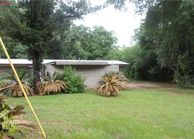 Property at 1293 Carlton Acres Rd E, Mobile, AL 36605, 3 beds, 2 baths