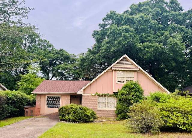 Property at 320 University Blvd N, Mobile, AL 36608, 3 beds, 2 baths