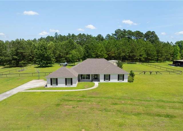 Property at 1910 Homestead Ln, Wilmer, AL 36587, 4 beds, 2 baths