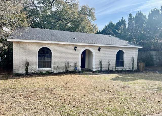 Property at 863 Country Ct, Mobile, AL 36695, 3 beds, 2 baths