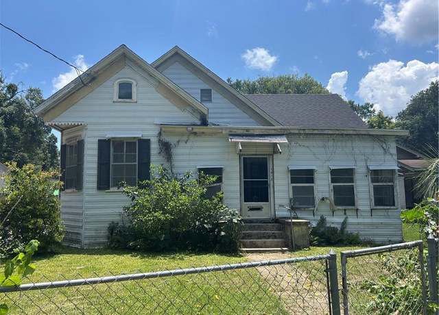Property at 1813 Old Shell Rd, Mobile, AL 36607, 4 beds, 2 baths