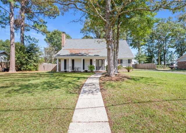Property at 1905 Ridgeline Dr, Mobile, AL 36695, 3 beds, 2 baths
