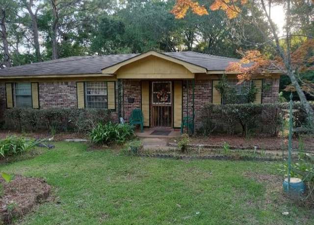 Property at 507 Pine St, Daphne, AL 36526, 3 beds, 1.5 baths