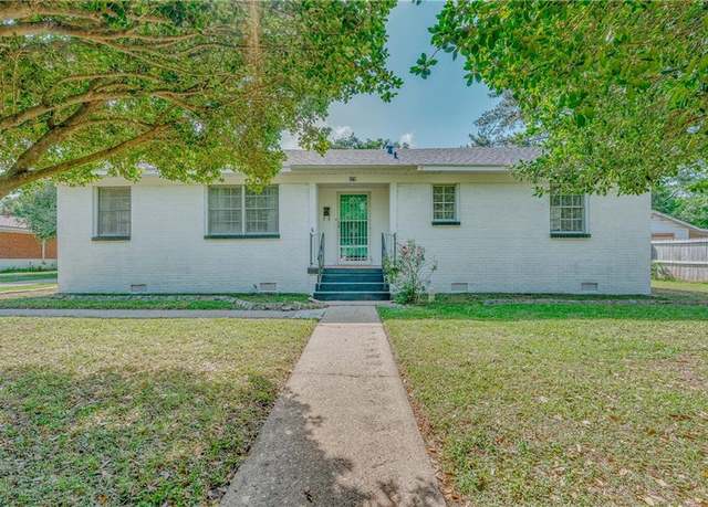 Property at 276 Walton Ave W, Mobile, AL 36606, 3 beds, 2 baths