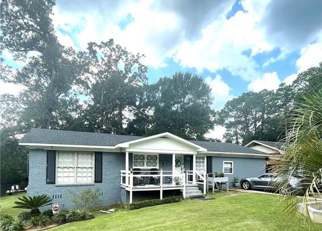 Property at 211 Hillside Dr, Chickasaw, AL 36611, 3 beds, 1.5 baths