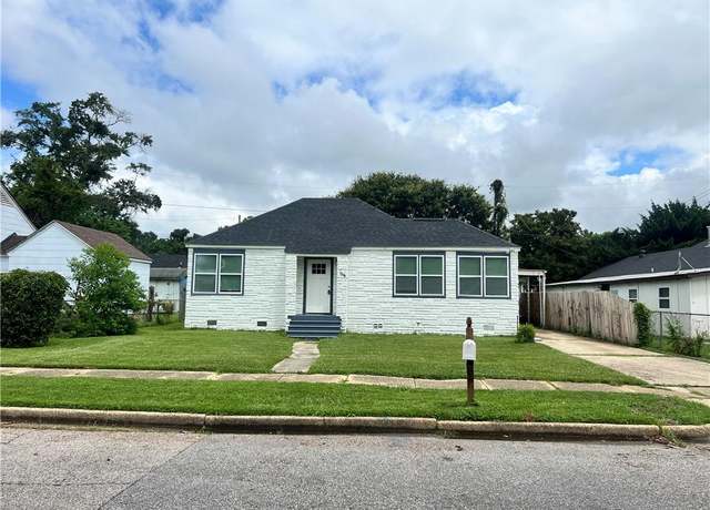 Property at 1304 Cloverleaf Cir N, Mobile, AL 36605, 3 beds, 2 baths
