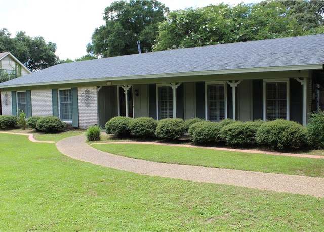 Property at 2020 Cathedral Way, Mobile, AL 36695, 4 beds, 2 baths