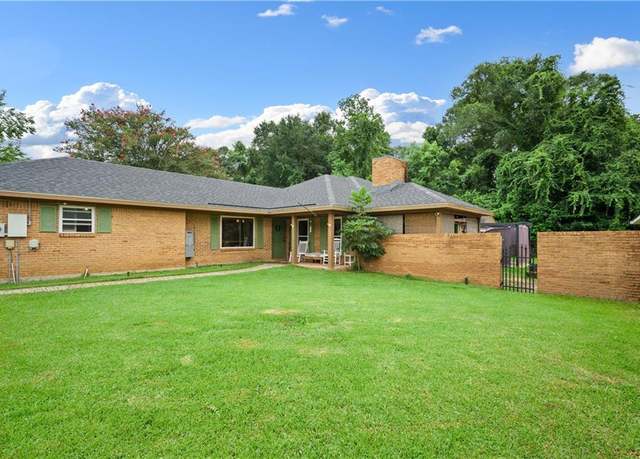 Property at 4030 Hillcrest Ln W, Mobile, AL 36693, 3 beds, 2 baths