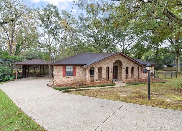 Property at 2707 Appian Way Dr, Mobile, AL 36693, 4 beds, 2 baths