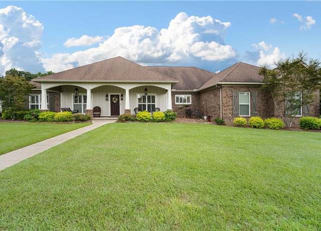 Property at 4511 Bella Sara Ct, Saraland, AL 36571, 4 beds, 3 baths