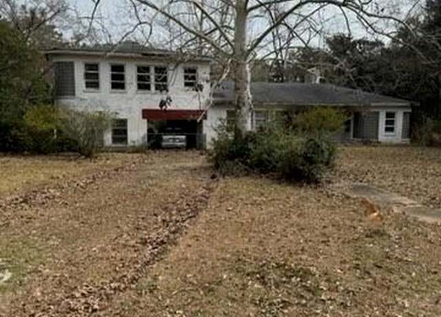 Property at 305 Mcqueen Ave, Mobile, AL 36609, 4 beds, 3 baths