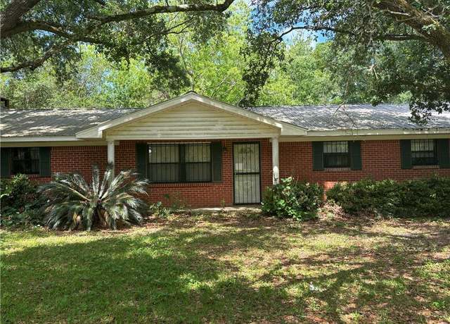 Property at 11770 Henderson Camp Rd, Grand Bay, AL 36541, 3 beds, 1.5 baths