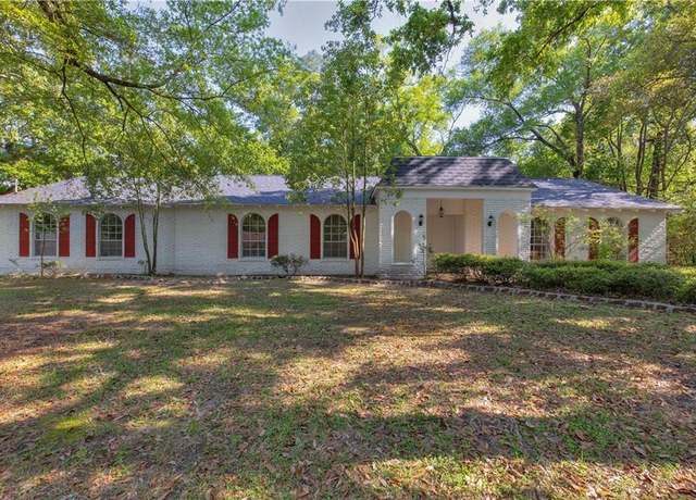 Property at 2301 Lantern Ln W, Mobile, AL 36693, 3 beds, 2.5 baths