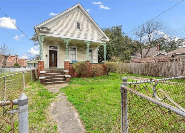 Property at 1006 Caroline Ave, Mobile, AL 36604, 4 beds, 2 baths