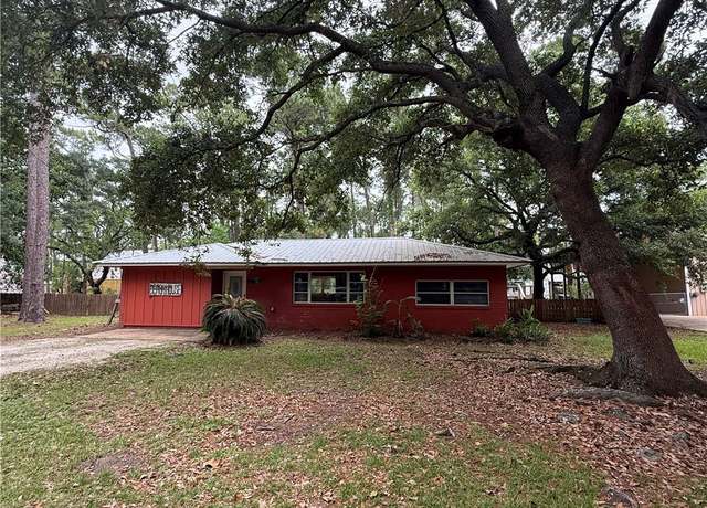 Property at 408 Chenault Ave, Dauphin Island, AL 36528, 3 beds, 1 bath
