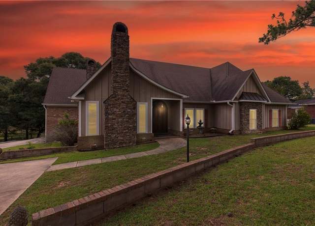 Property at 2660 Meadow Lake Rd, Semmes, AL 36575, 3 beds, 2.5 baths