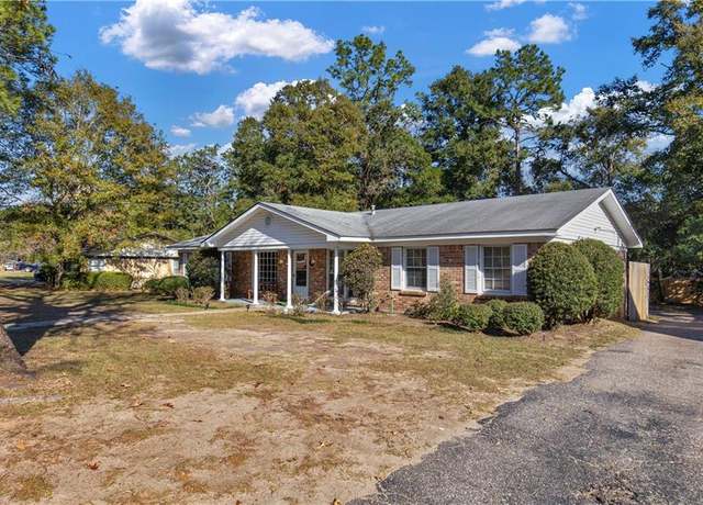 Property at 1018 Centerwood Dr, Mobile, AL 36608, 3 beds, 2 baths