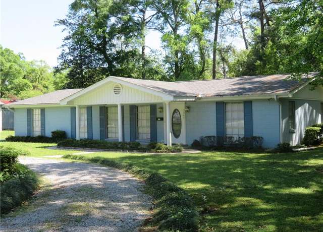Property at 3361 Riverside Dr W, Mobile, AL 36605, 3 beds, 2 baths