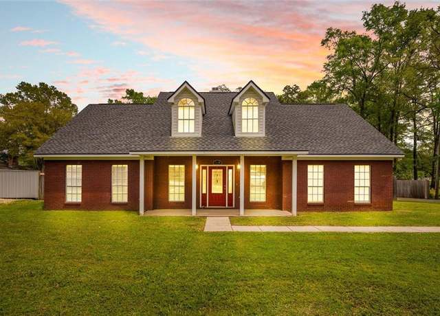Property at 5556 7th St, Satsuma, AL 36572, 3 beds, 2 baths
