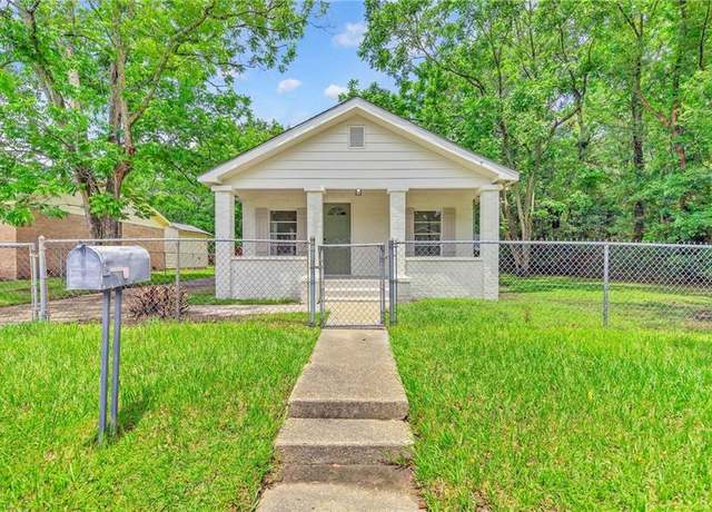Property at 1572 Van Dorn St, Mobile, AL 36605, 3 beds, 1 bath
