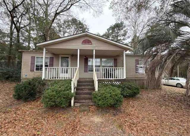 Property at 8025 Middle Ring Rd, Mobile, AL 36619, 3 beds, 2 baths