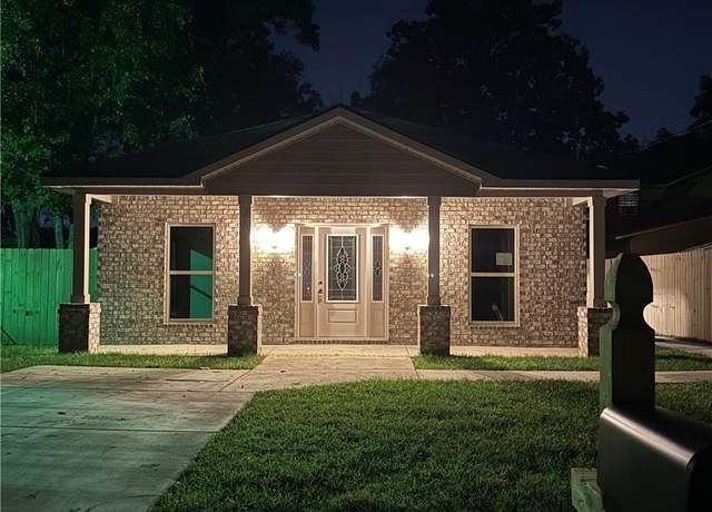 Property at 284 Magnolia Dr, Mobile, AL 36617, 3 beds, 2 baths