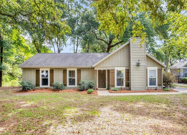 Property at 2137 Woodlea Dr W, Mobile, AL 36695, 3 beds, 2 baths