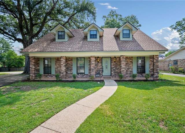 Property at 709 Oak Field Dr, Mobile, AL 36609, 4 beds, 3 baths