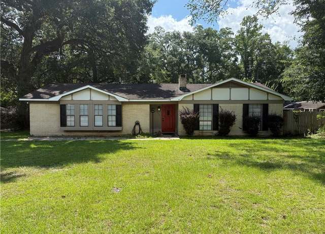 Property at 2256 Hillwood Dr W, Mobile, AL 36605, 3 beds, 2 baths