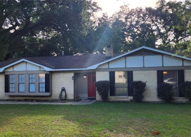 Property at 2256 Hillwood Dr W, Mobile, AL 36605, 3 beds, 2 baths