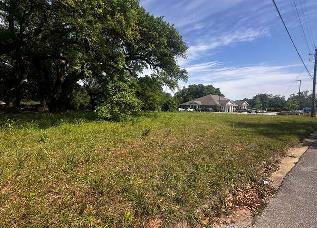 Property at 713 Oak Circle Dr E, Mobile, AL 36609