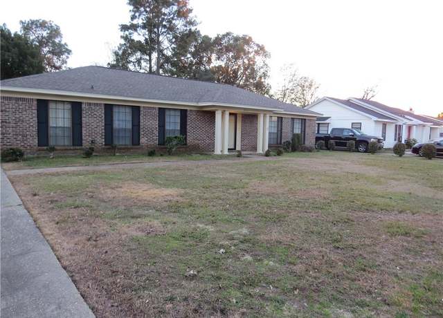 Property at 9751 Pine Knoll Rd, Mobile, AL 36608, 3 beds, 2 baths