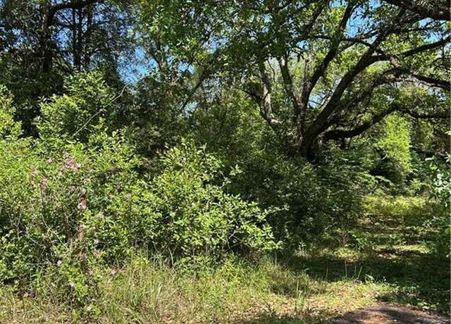 Property at 213 East Dr, Mobile, AL 36608