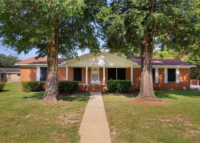Property at 129 Lafayette Dr, Saraland, AL 36571, 3 beds, 2 baths