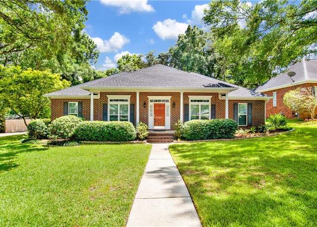 Property at 7161 Oakbriar Dr N, Mobile, AL 36619, 4 beds, 2 baths