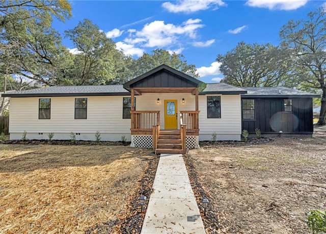 Property at 102 Border Dr W, Mobile, AL 36608, 3 beds, 2 baths