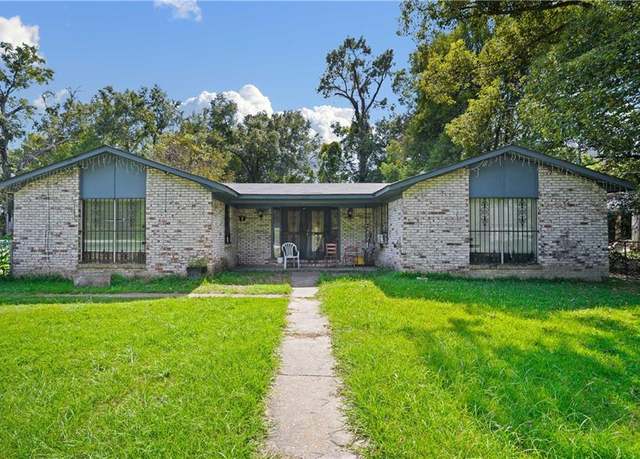 Property at 321 Petain St W, Mobile, AL 36610, 3 beds, 2.5 baths