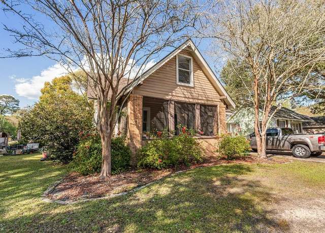 Property at 2256 Old Government St, Mobile, AL 36606, 3 beds, 2.5 baths