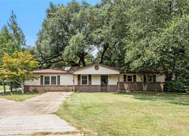 Property at 10890 Lockwood Dr, Grand Bay, AL 36541, 4 beds, 2.5 baths