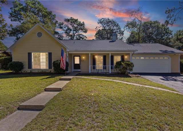 Property at 2813 Gaslight Ln W, Mobile, AL 36695, 3 beds, 2 baths