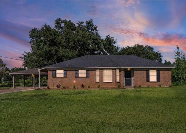 Property at 8770 Mccollough Rd, Mobile, AL 36541, 4 beds, 3 baths