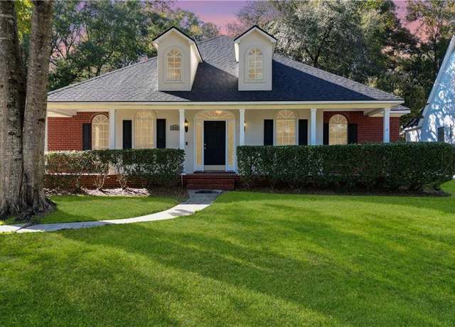 Property at 4150 Oakbriar Dr E, Mobile, AL 36619, 4 beds, 2.5 baths
