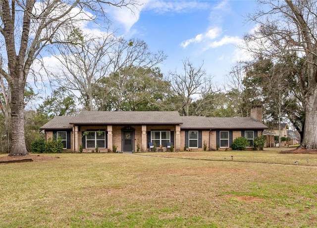 Property at 5758 Fairwood Dr, Mobile, AL 36609, 3 beds, 2 baths