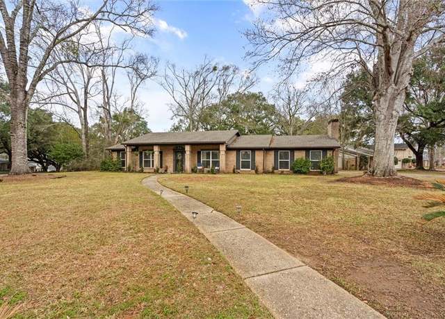 Property at 5758 Fairwood Dr, Mobile, AL 36609, 3 beds, 2 baths