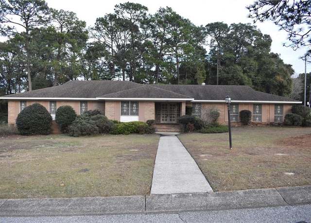 Property at 241 Suzanne Cir, Mobile, AL 36608, 4 beds, 3.5 baths