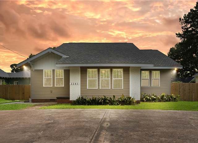 Property at 2203 Dauphin St, Mobile, AL 36606, 3 beds, 2.5 baths