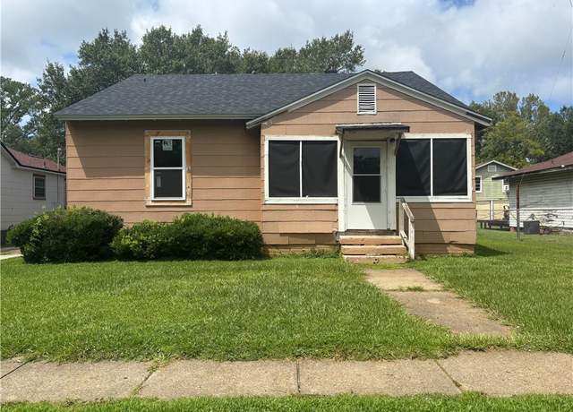 Property at 702 Glenwood St, Mobile, AL 36606, 2 beds, 1 bath